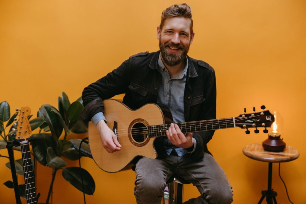 Acoustic Guitar Paul Davids